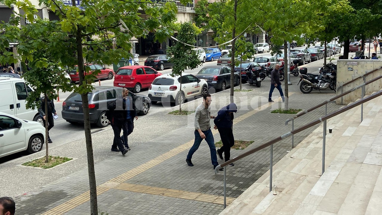 Απολογούνται τα δυο αδέλφια για τον θανάσιμο ξυλοδαρμό του 52χρονου στη Νεάπολη (ΦΩΤΟ+VIDEO)