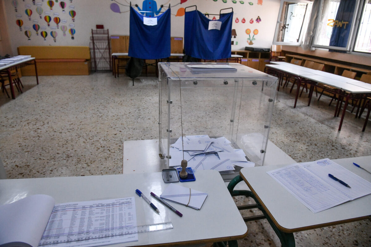 Εκλογές 2023: Λιποθύμησε δικαστική αντιπρόσωπος