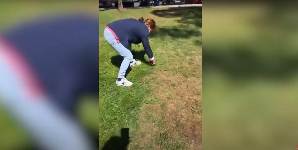 Ισπανίδα influencer γελάει ενώ η υπηρέτριά της μαζεύει τις ακαθαρσίες του σκύλου (VIDEO)