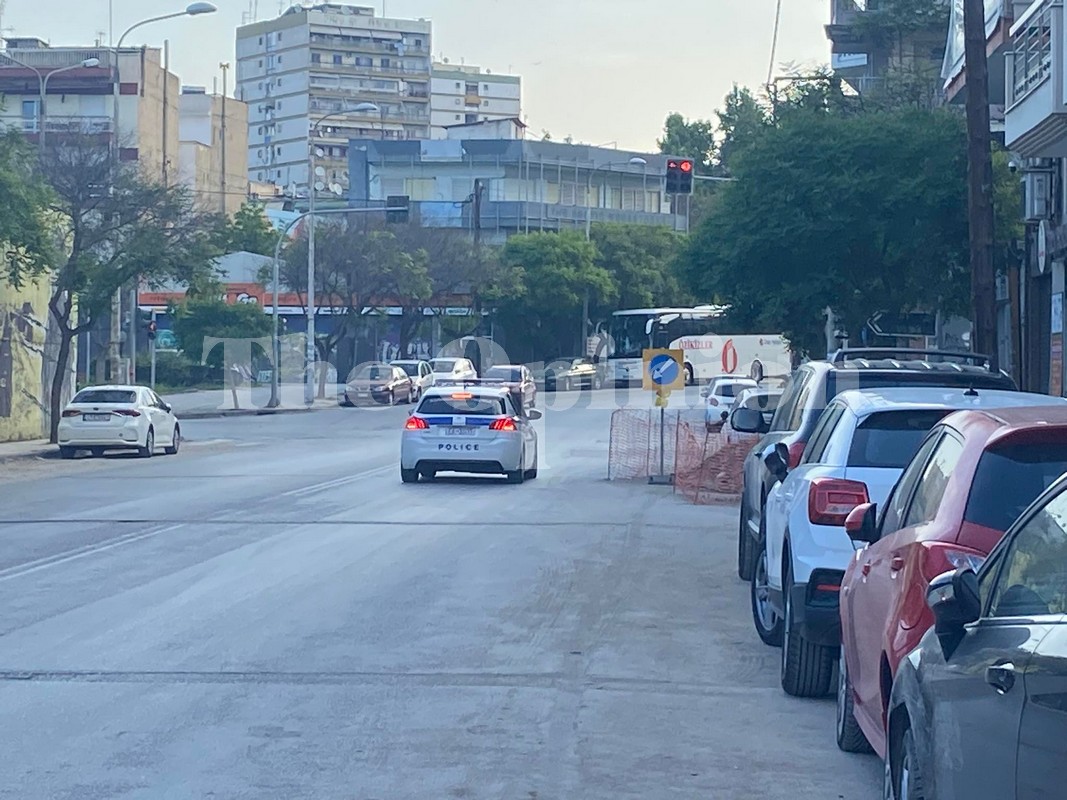 Θεσσαλονίκη: Διακινητής παράτυπων μεταναστών ξέφυγε μετά από άγρια καταδίωξη στο κέντρο (ΦΩΤΟ+VIDEO)