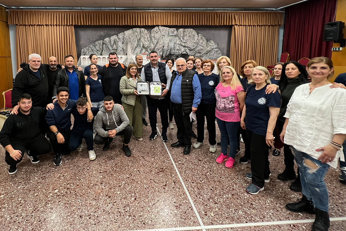 Συμεών Κουπελόγλου: Δωρεά απινιδωτή στην Αδελφότητα Κρωμναίων Καλαμαριάς