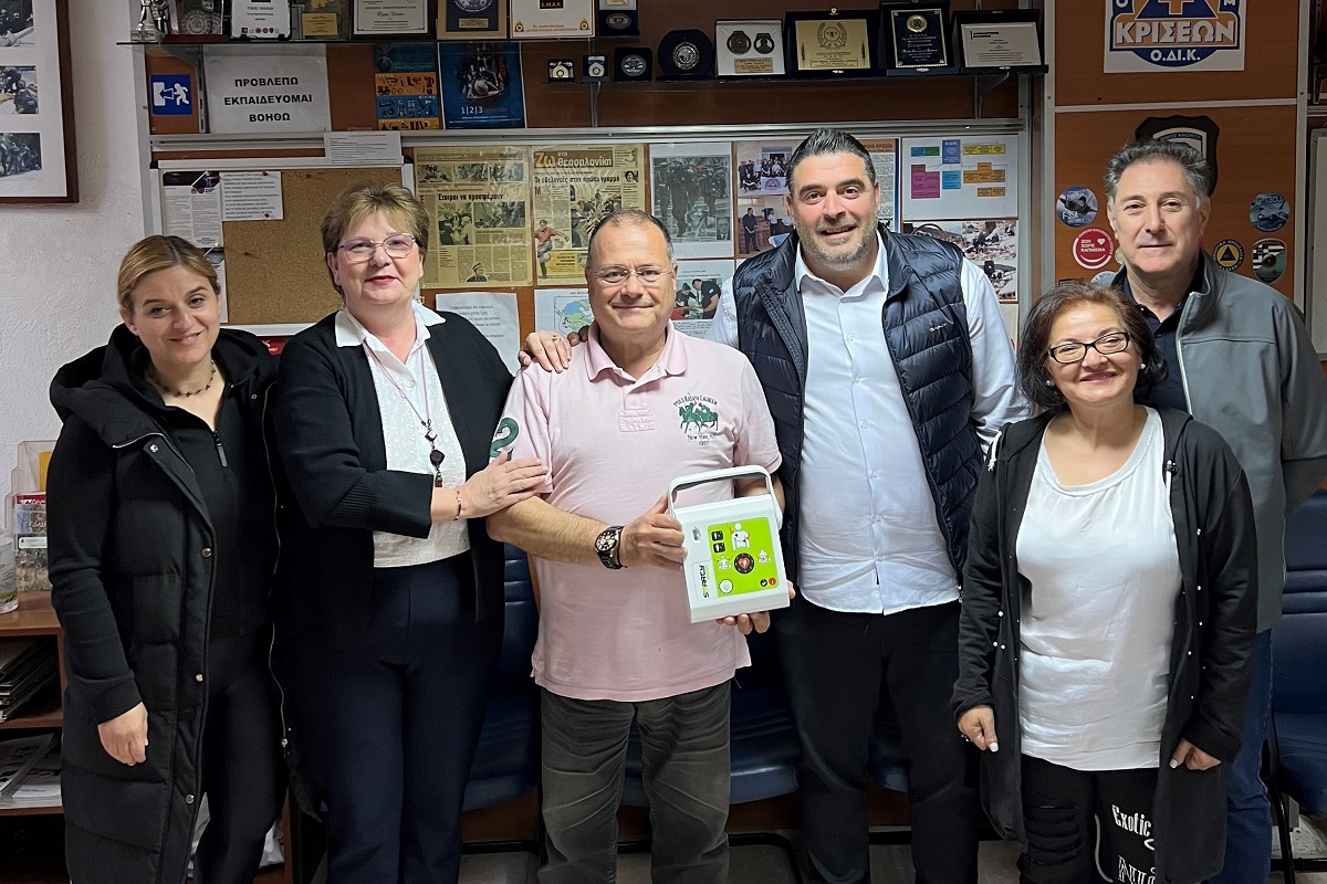 Συμεών Κουπελόγλου: Δώρισε απινιδωτή στην Ομάδα Διαχείρισης Κρίσεων