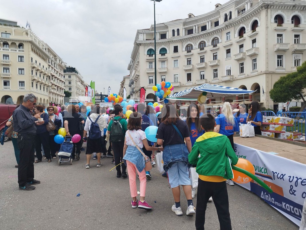 Θεσσαλονίκη: Γέμισε με μαθητές η πλατεία Αριστοτέλους για τα 94 χρόνια λαϊκών αγορών (ΦΩΤΟ+VIDEO)