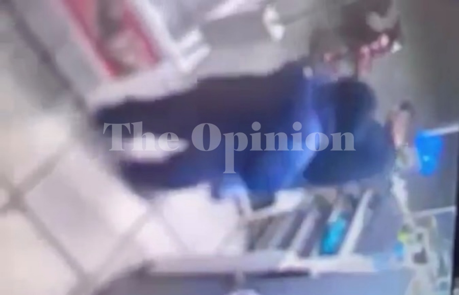 Βίντεο ντοκουμέντο: Υπάλληλος ακινητοποίησε ένοπλο ληστή στη Θεσσαλονίκη (ΦΩΤΟ)