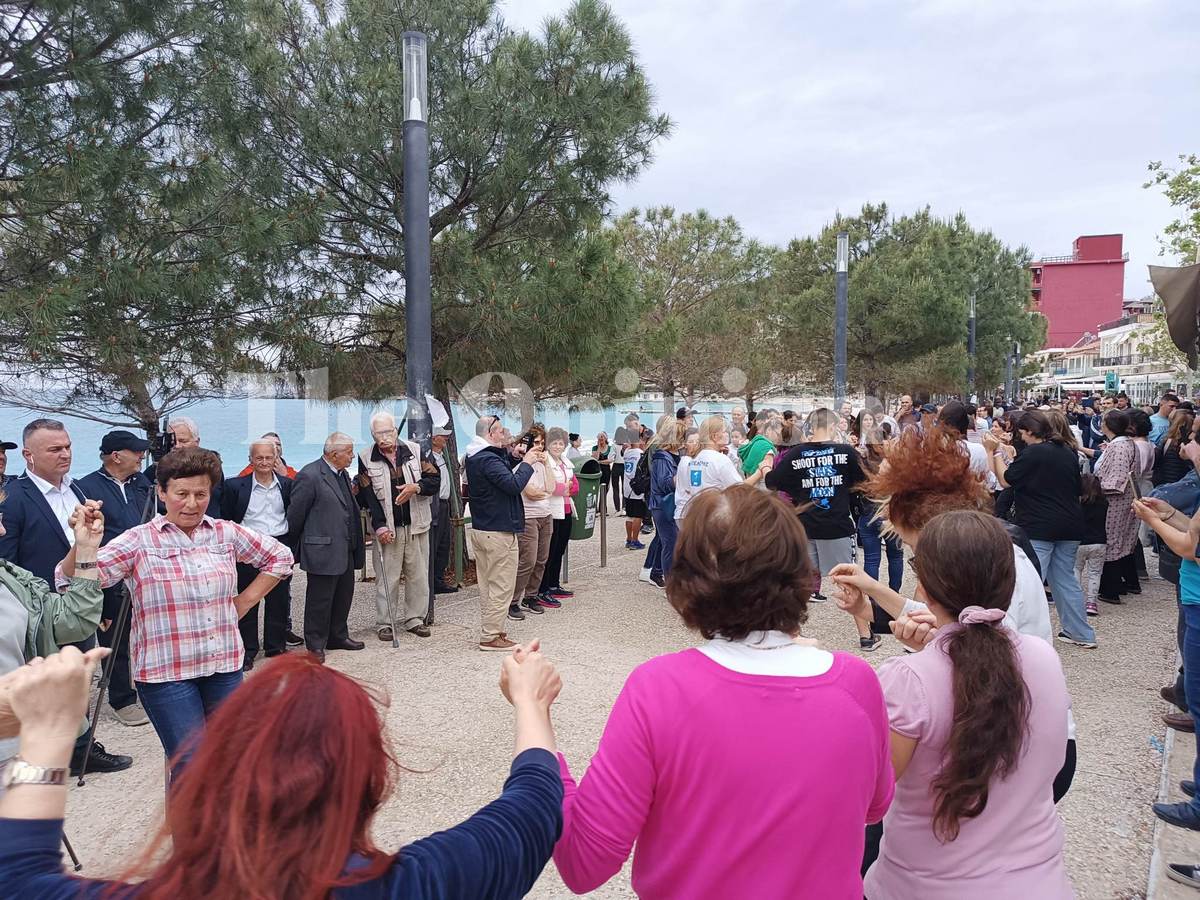 «Νίκησε η Δημοκρατία» – Χοροί και τραγούδια στη Χειμάρα μετά την νίκη του Μπελέρη (ΦΩΤΟ-VIDEO)