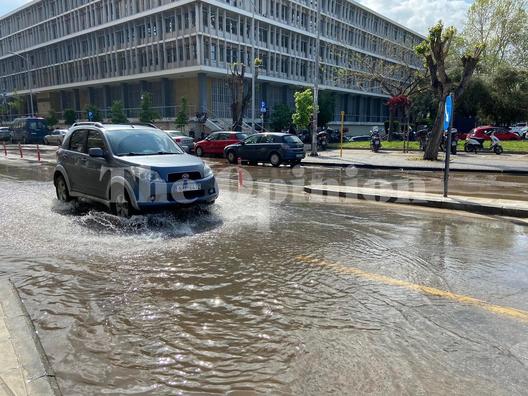 ΕΥΑΘ: Αποκαταστάθηκε η βλάβη στην περιοχή των δικαστηρίων