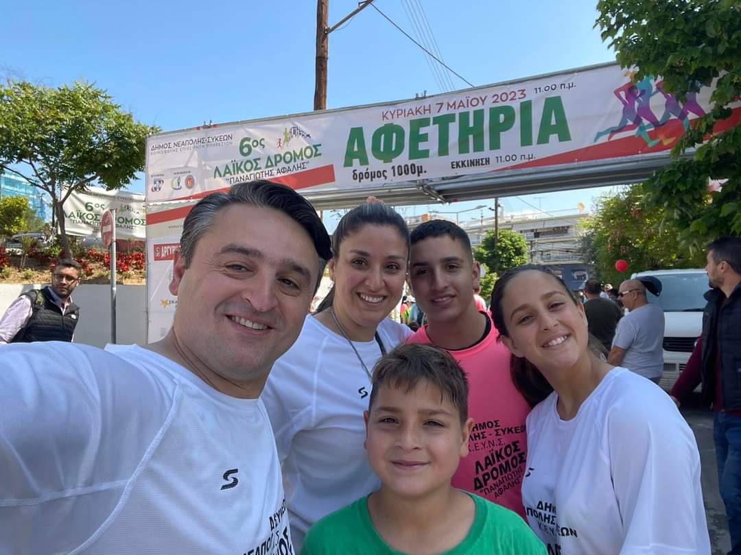 Το μήνυμα Σαουλίδη αγκαλιά με την οικογένεια (ΦΩΤΟ)