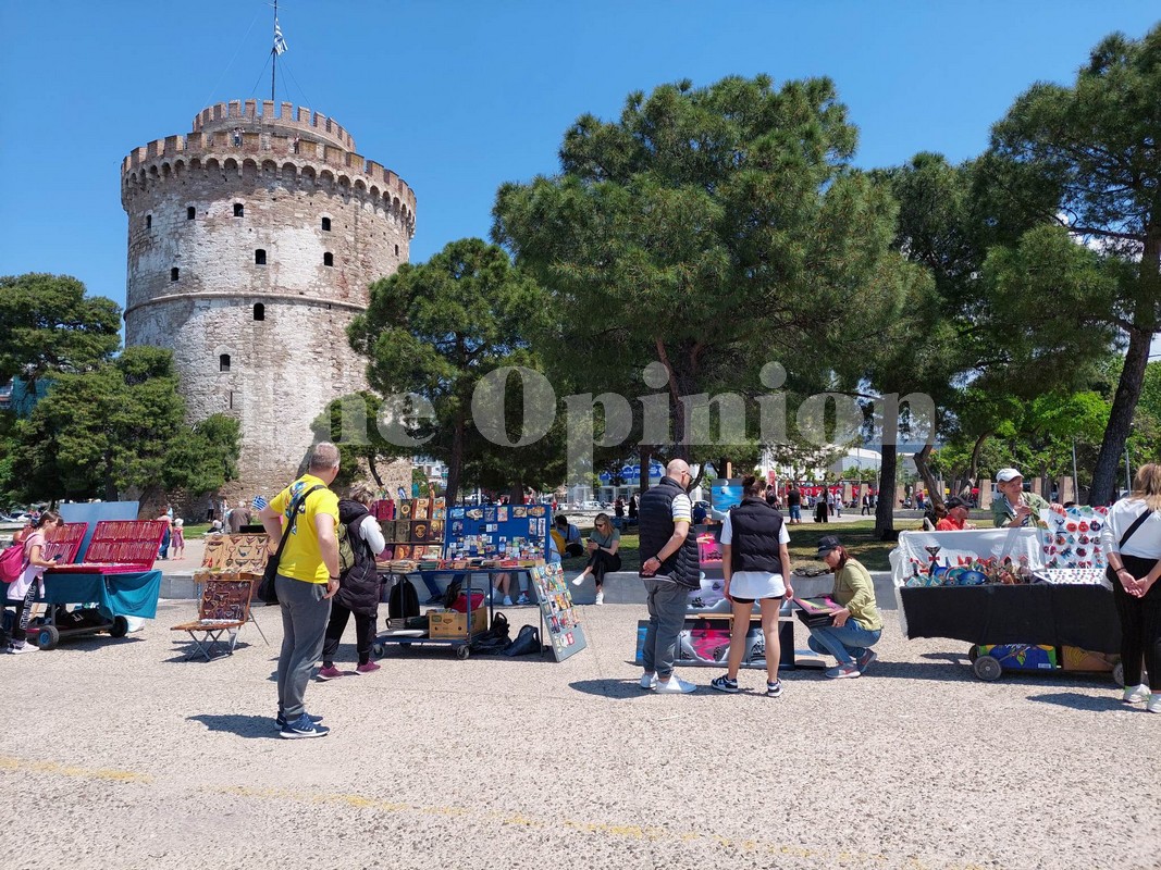 Καλοκαίρι στη Θεσσαλονίκη – «Βουλιάζει» από κόσμο το κέντρο (ΦΩΤΟ)