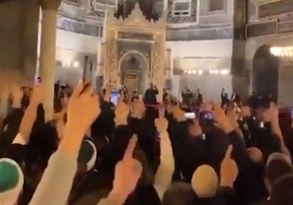 Τουρκία: Πανηγυρισμοί από οπαδούς του Ερντογάν για τη νίκη στις εκλογές μέσα στην Αγία Σοφία (Video)