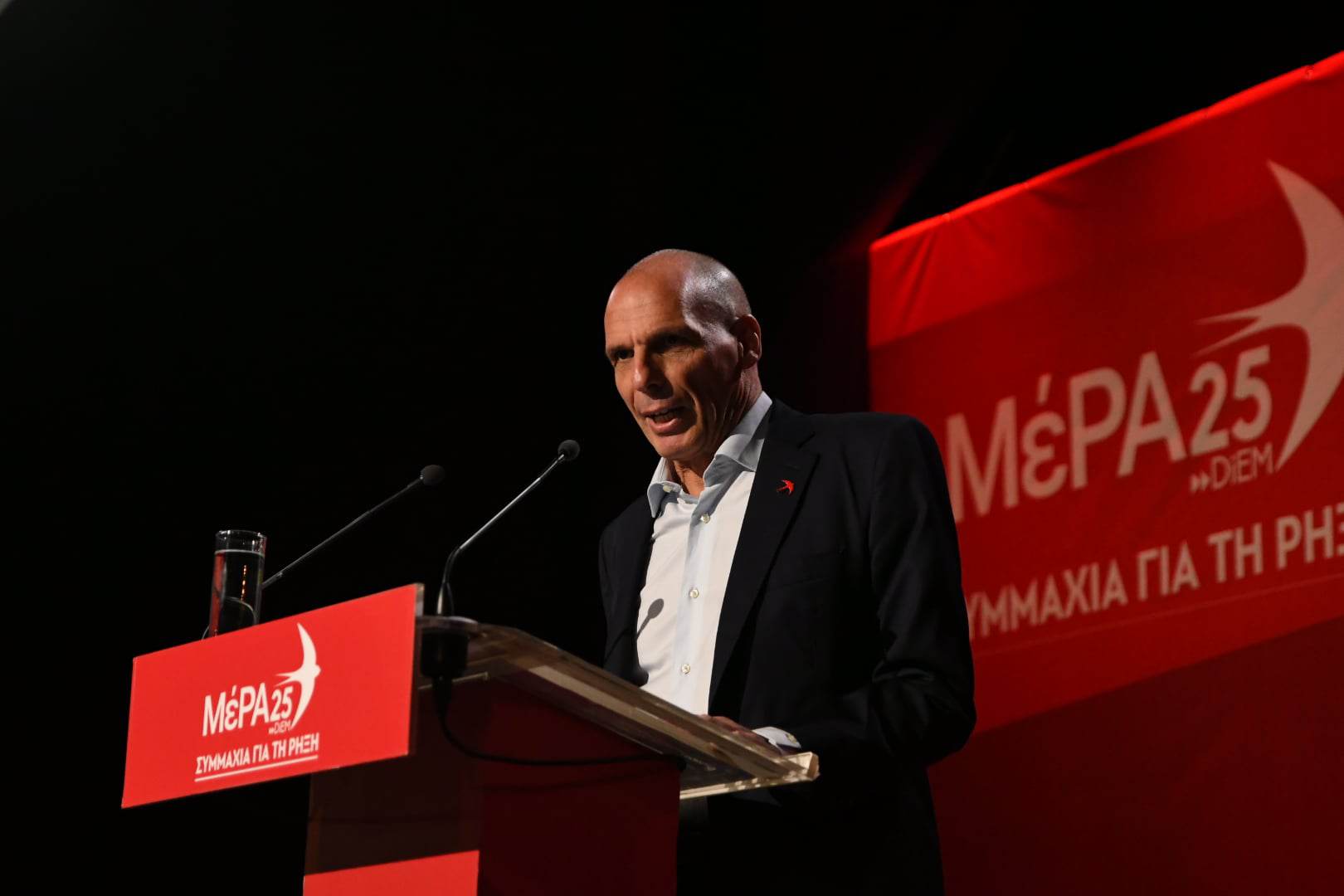 «Η ώρα της ενότητας είναι τώρα» – Ετοιμάζει ευρωψηφοδέλτιο ο Βαρουφάκης