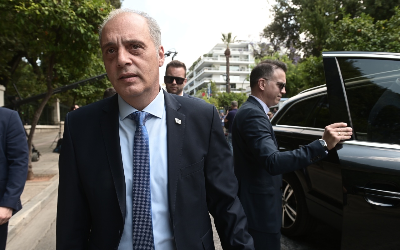 Γιατί μέμφεται ο Βελόπουλος τον Αρχιεπίσκοπο;