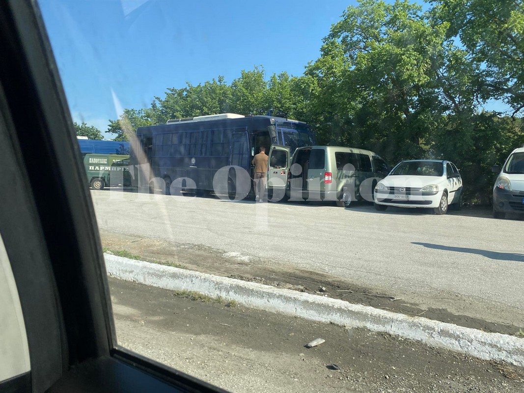 Αυστηροί έλεγχοι της ΕΛ.ΑΣ. πριν την είσοδο στον Βόλο (ΦΩΤΟ)