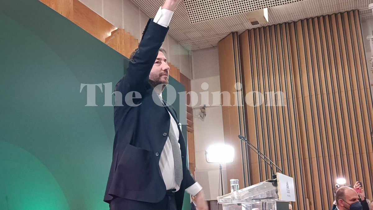 Θριαμβευτική είσοδος Ανδρουλάκη στο Βελλίδειο (ΦΩΤΟ+VIDEO)