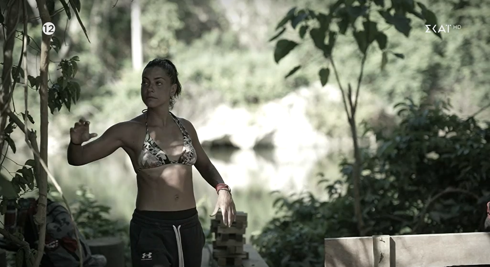 Survivor: «Η Μελίνα κυκλοφορεί με τα βρακιά και τα εσώρουχα του Βασάλου» (VIDEO)