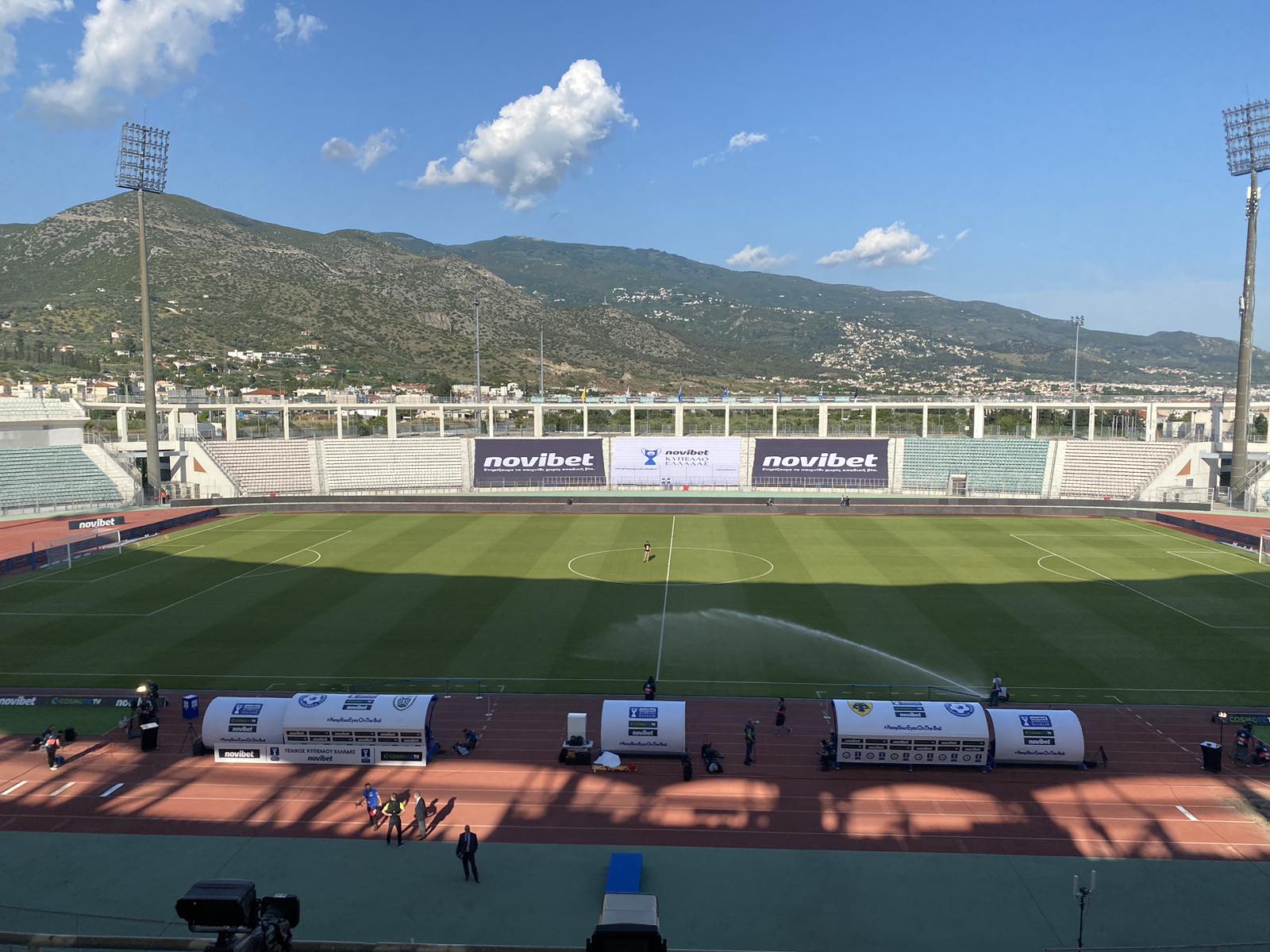 «Πηγαδάκια» μεταξύ των παικτών ΑΕΚ και ΠΑΟΚ στην αναγνωριστική βόλτα του γηπέδου (ΦΩΤΟ)