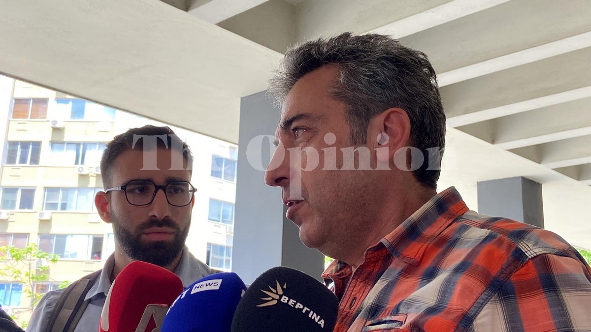 Τραγωδία στα Τέμπη: «Θα πάω στο μνήμα του Δημήτρη με ψηλά το κεφάλι»- Τι λένε συγγενείς των θυμάτων μετά τις νέες διώξεις
