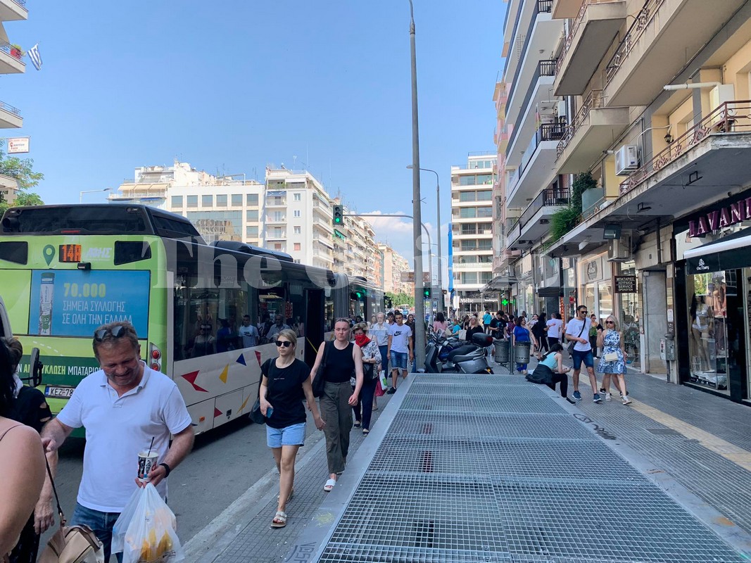 Θεσσαλονίκη: Χάλασε λεωφορείο του ΟΑΣΘ μέρα μεσημέρι στο κέντρο της πόλης (ΦΩΤΟ)