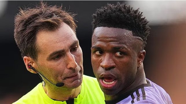 Δικηγόρος οπαδού της Βαλένθια: «Ο πελάτης μου… έξυσε τη μασχάλη του, ο Βινίσιους είναι αλαζόνας»