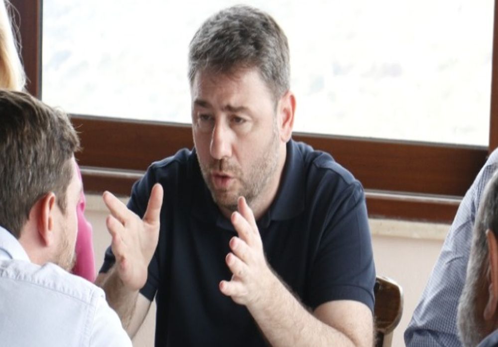 Ηράκλειο: Μαντινάδες, τσικουδιά και κρητικοί μεζέδες στο γεύμα του Ν. Ανδρουλάκη