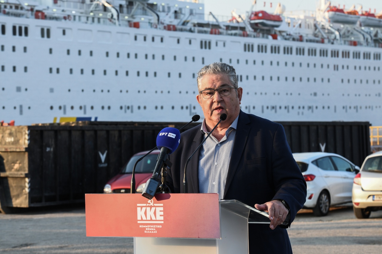 Στο Πέραμα ο Δημήτρης Κουτσούμπας: «Όλα γίνονται χειρότερα για τη ζωή του εργάτη»