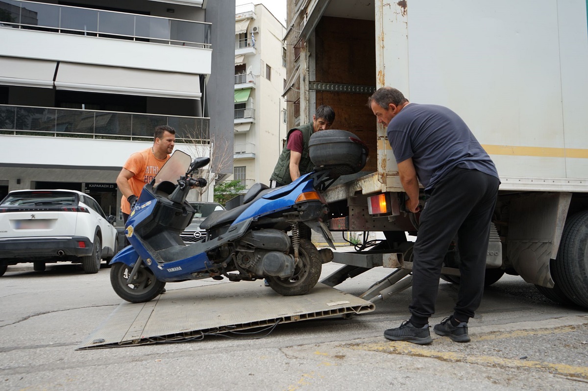 Θεσσαλονίκη: Απομακρύνθηκαν περισσότερα από 40 εγκαταλειμμένα δίκυκλα