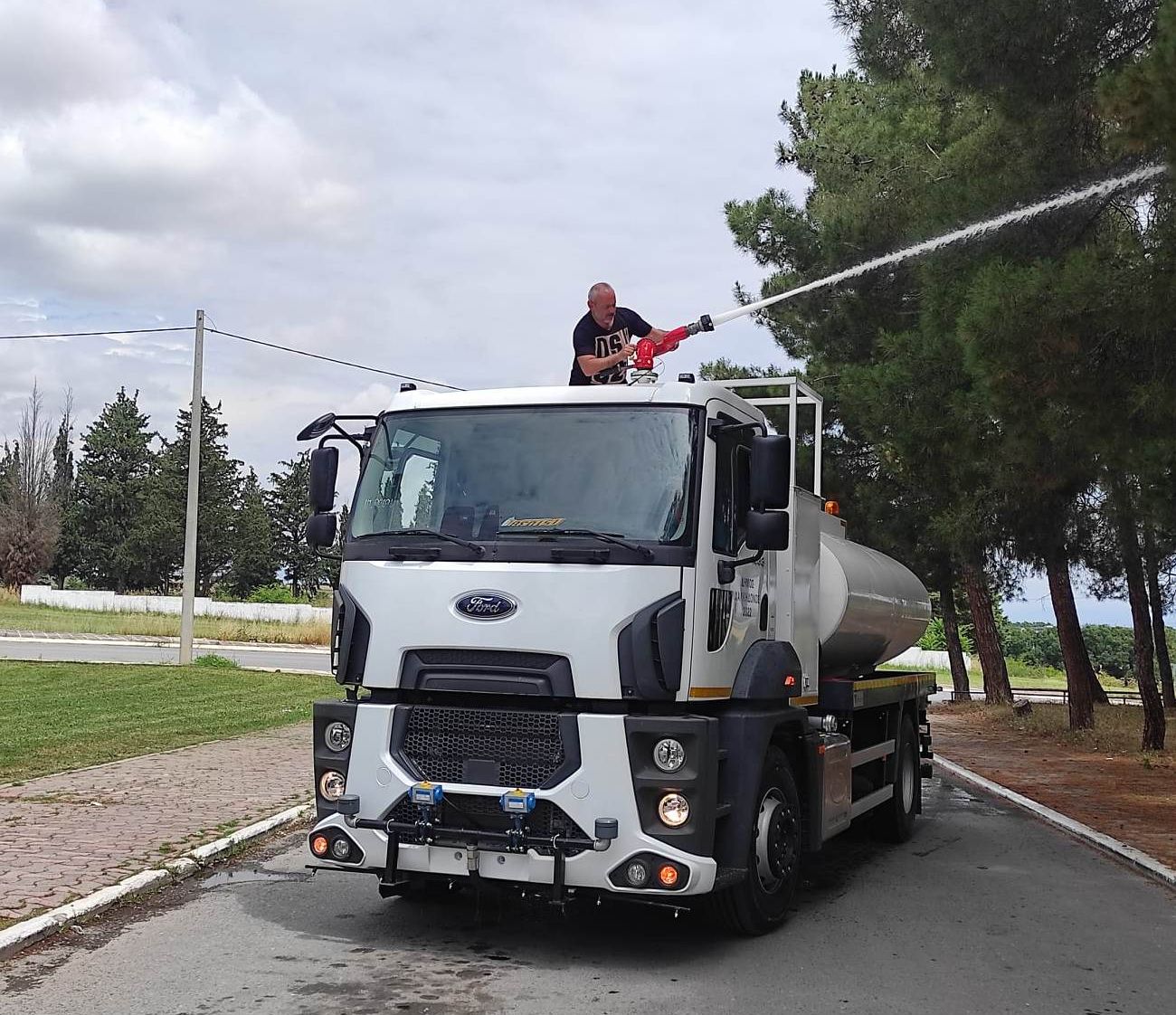 Νέο υπερσύγχρονο υδροφόρο- πυροσβεστικό όχημα παρέλαβε ο Δήμος Χαλκηδόνος