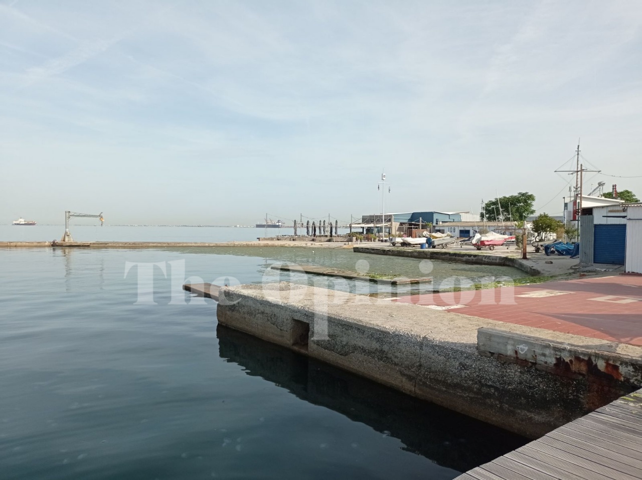 Θεσσαλονίκη: Συνεχίζονται οι εργασίες αντιρρύπανσης στο λιμάνι