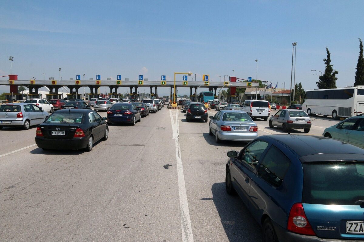 «Μαζική έξοδος» από τη Θεσσαλονίκη ενόψει Πάσχα – Πόσες χιλιάδες οχήματα πέρασαν από τα διόδια των Μαλγάρων (VIDEO)