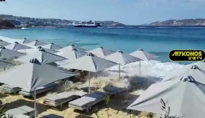 Μύκονος: Ταχύπλοο προκάλεσε «τσουνάμι» (VIDEO)