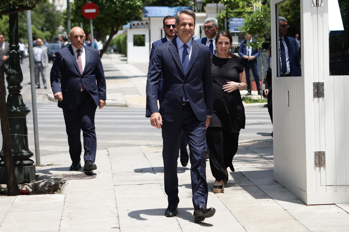 Τα μέλη της νέας κυβέρνησης στο Προεδρικό Μέγαρο (ΦΩΤΟΡΕΠΟΡΤΑΖ)