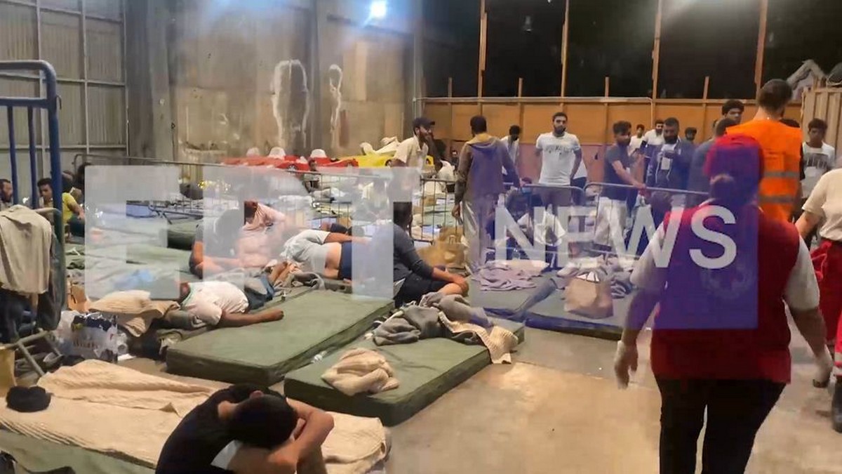 Ναυάγιο στην Πύλο: Εικόνες από τον πρόχειρο καταυλισμό των διασωθέντων μεταναστών (VIDEO)