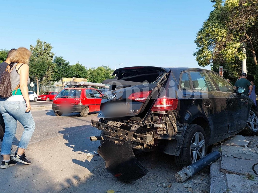 «Μου έφυγε το αμάξι και τα πήρα παραμάζωμα» – Πώς έγινε το απίστευτο τροχαίο στο κέντρο της Θεσσαλονίκης (ΦΩΤΟ+VIDEO) 