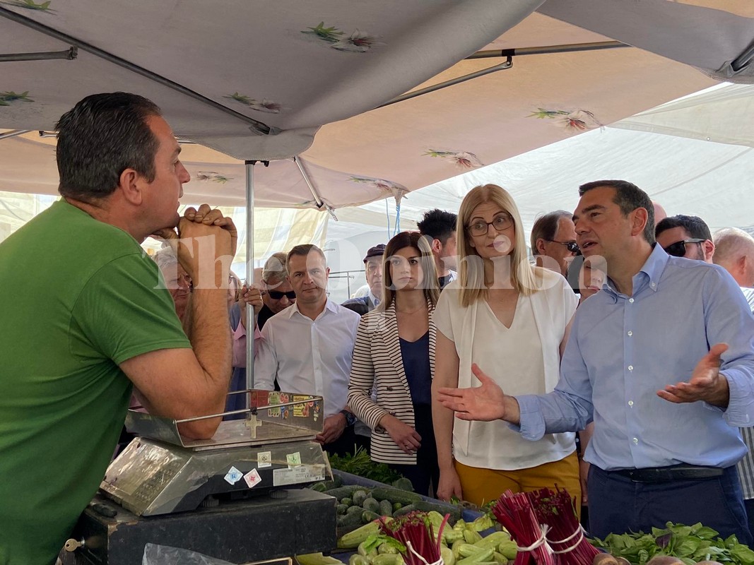 «Μη μας αφήσεις στα νύχια τους» – Θερμή υποδοχή Τσίπρα στον Λαγκαδά (ΦΩΤΟ+VIDEO)