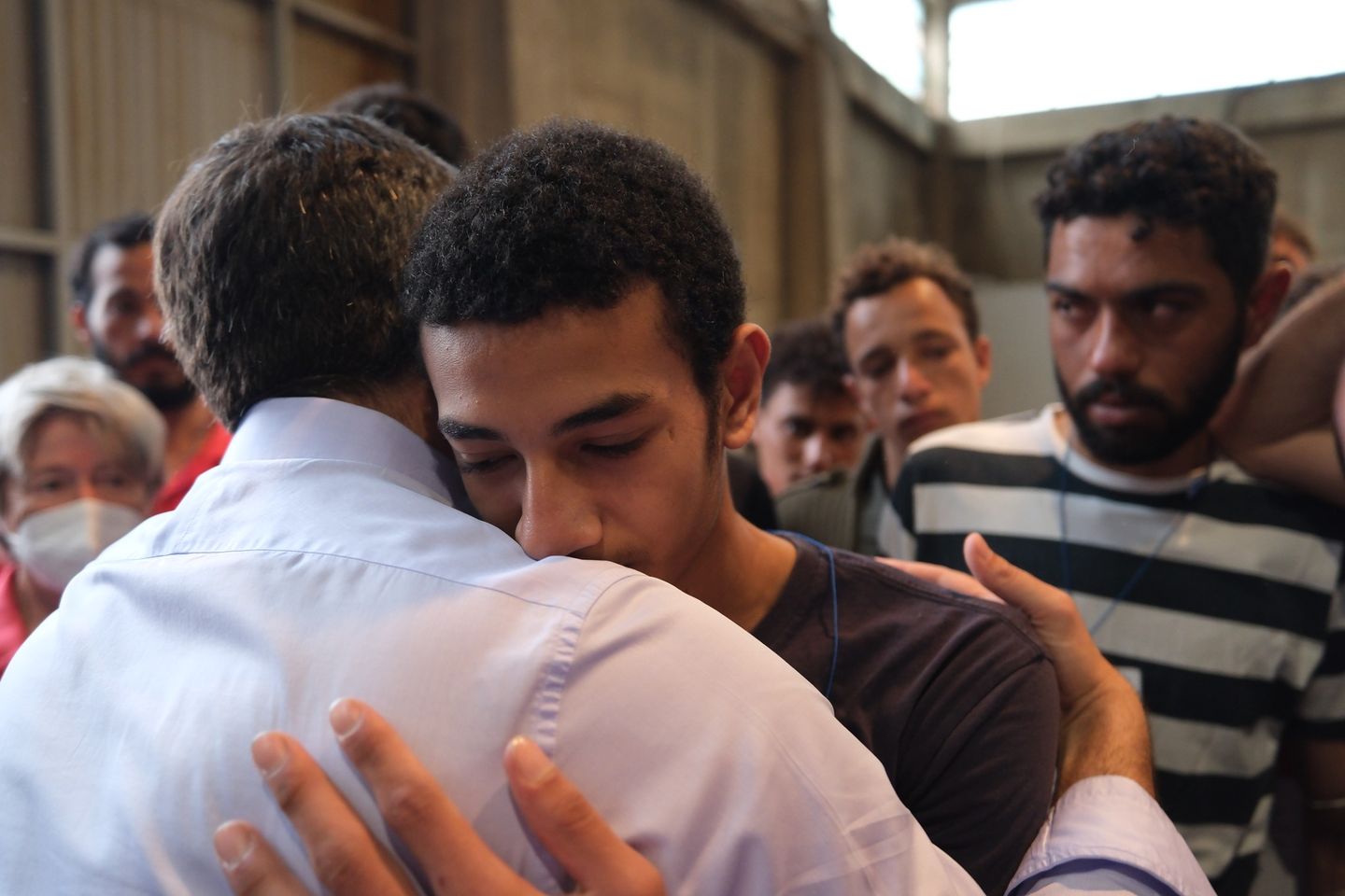 Ναυάγιο στην Πύλο: Η αγκαλιά του Τσίπρα με 15χρονο πρόσφυγα-Έχασε τον αδερφό του