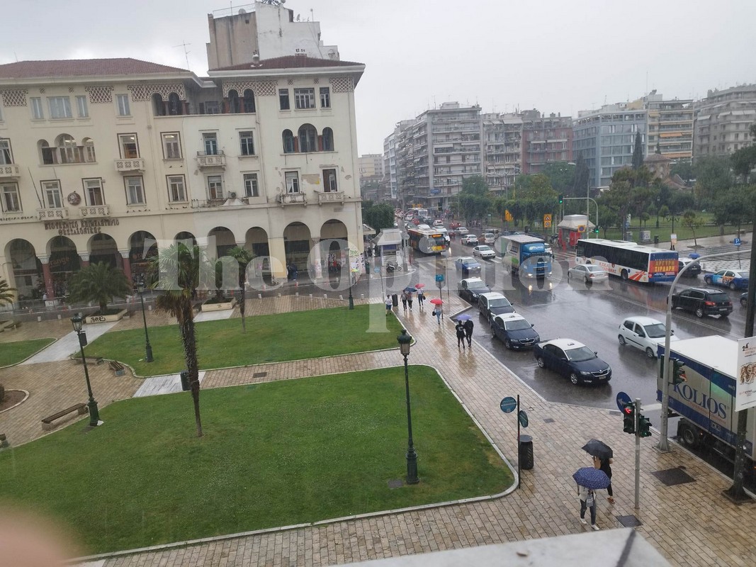 Mε βροχή στις κάλπες σήμερα