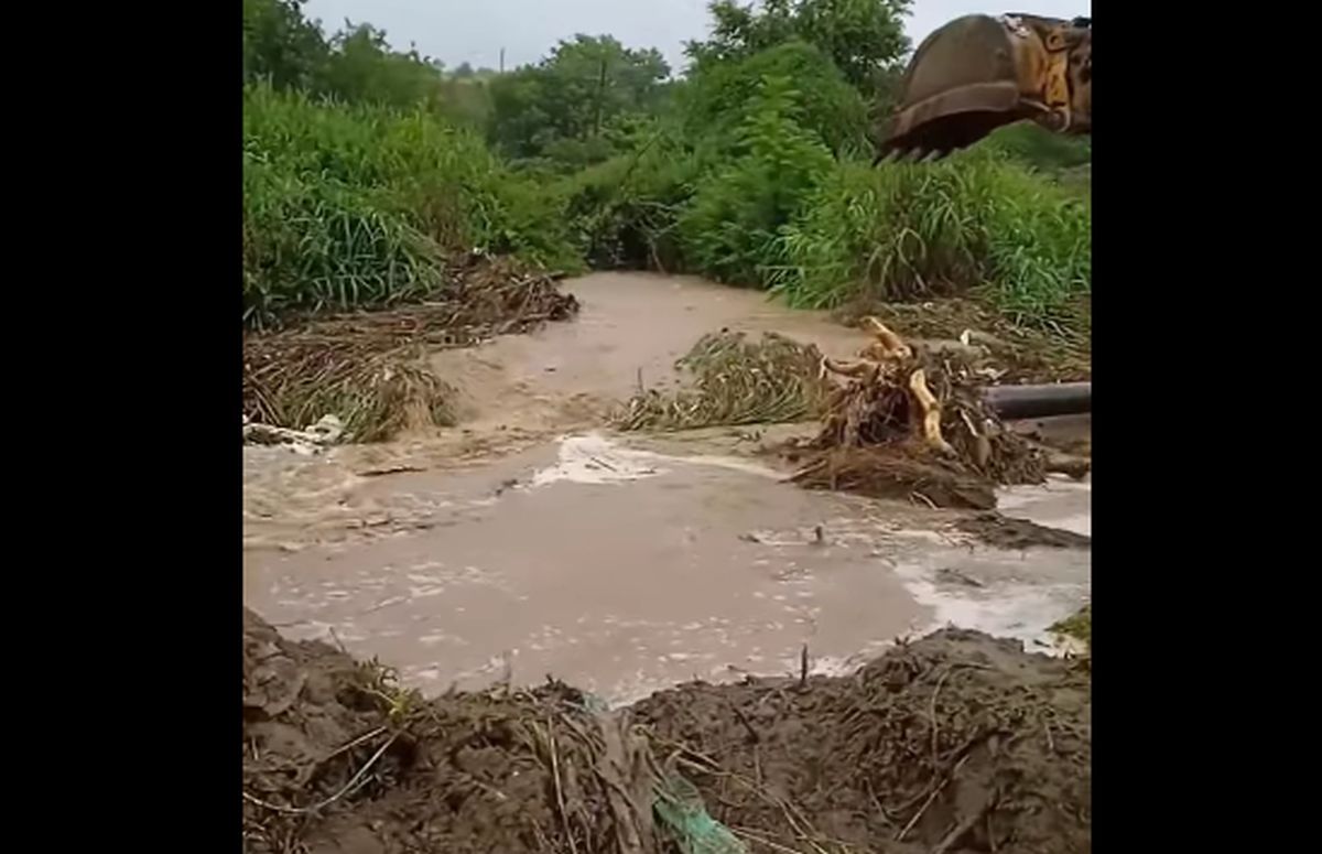 Ρέμα Ξηροποτάμου: Κατέρρευσε ανάχωμα λόγω της βροχής (video)