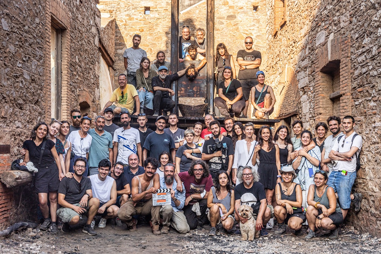 «17 Κλωστές»: Ολοκληρώθηκαν τα γυρίσματα της πολυαναμενόμενης σειράς (ΦΩΤΟ)