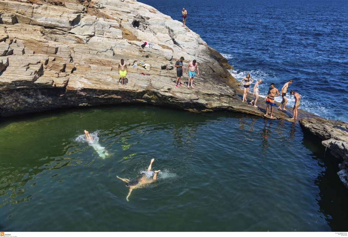 Θάσος: Σοβαροί τραυματισμοί λουόμενων – Έκαναν βουτιά από βράχια
