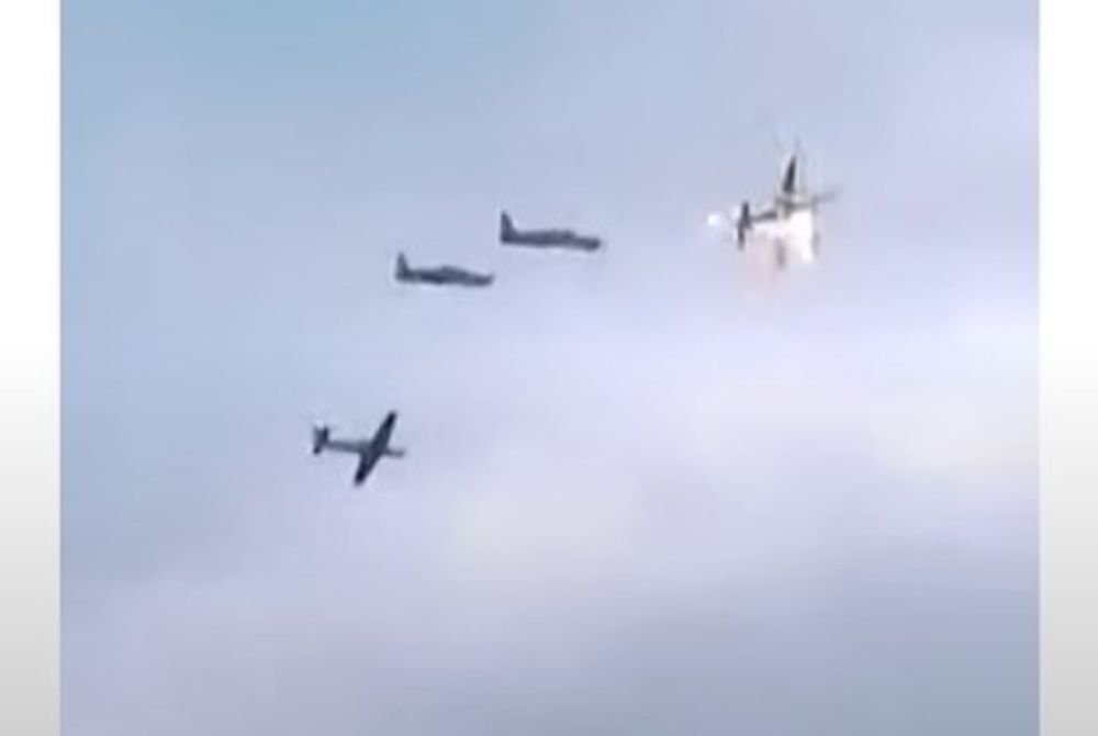 Τραγωδία στον αέρα: Συγκρούστηκαν δύο μαχητικά αεροσκάφη στην Κολομβία (VIDEO)