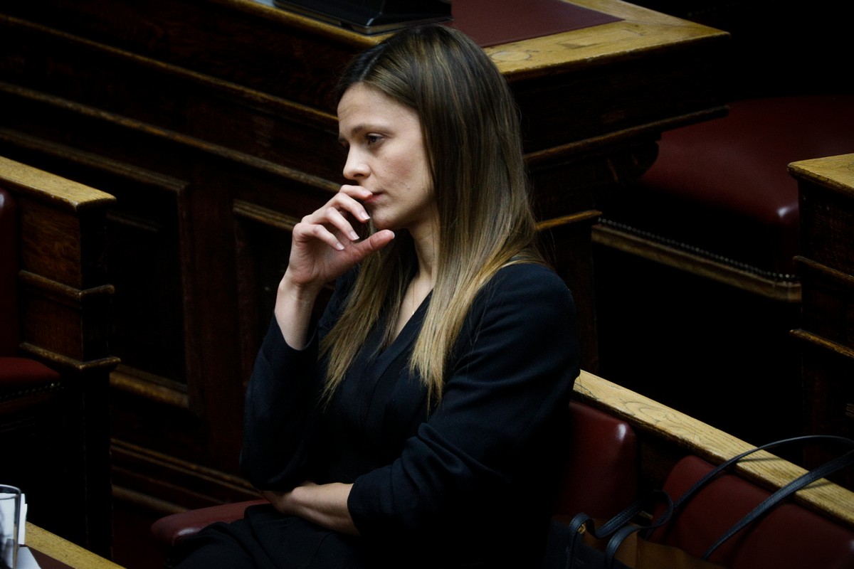 Αχτσιόγλου: Επισκέφθηκε το μνημείο για τον Παύλο Φύσσα με το παιδί της – «Κανείς δεν ξεχνά» (ΦΩΤΟ)