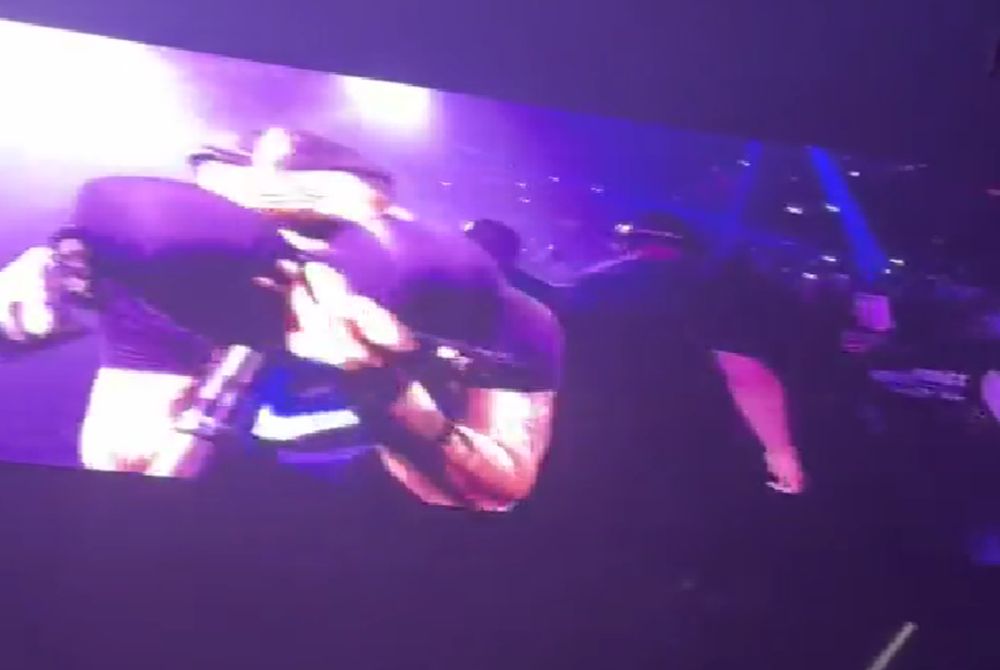 Πέταξε το σουτιέν της σε συναυλία του Drake και τώρα της πρότεινε δουλειά το Playboy (VIDEO)