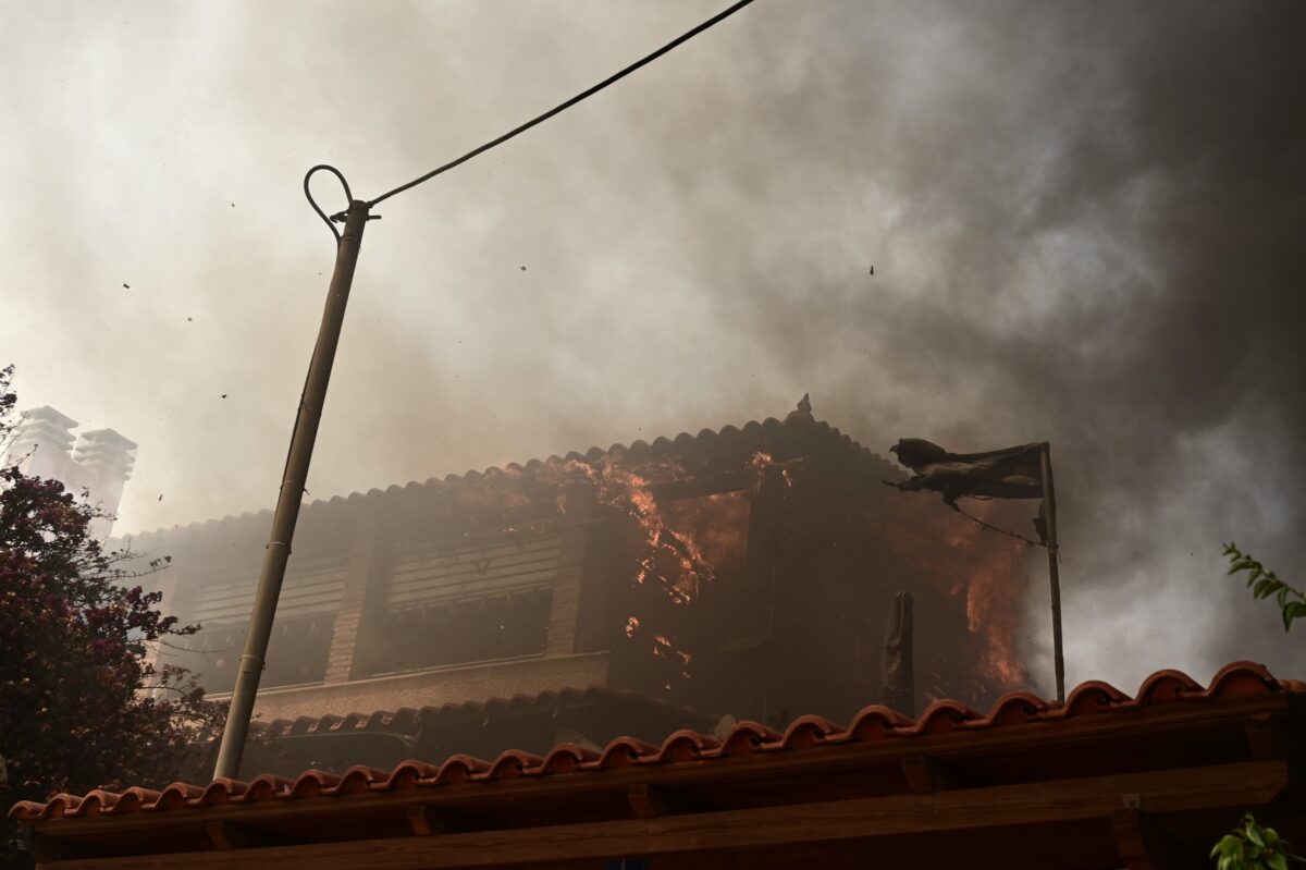 Ιδιοκτήτης Airbnb αναρωτιόταν αν πρέπει να χρεώσει τους πελάτες που έφυγαν λόγω πυρκαγιάς (ΦΩΤΟ)