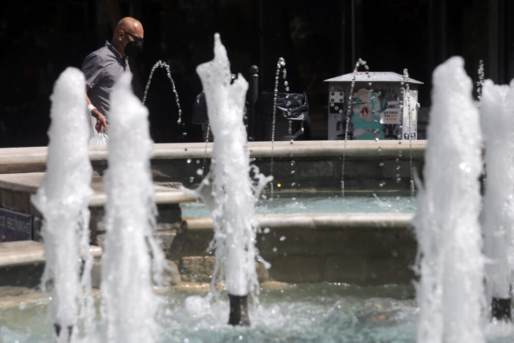 Νέο έκτακτο δελτίο ΕΜΥ: «Παράταση» καύσωνα μέχρι την Κυριακή – Ποια είναι η πιο θερμή μέρα