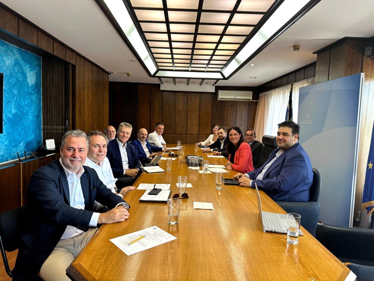 Συνάντηση Κεραμέως με τον Σύνδεσμο Ελληνικών Τουριστικών Επιχειρήσεων