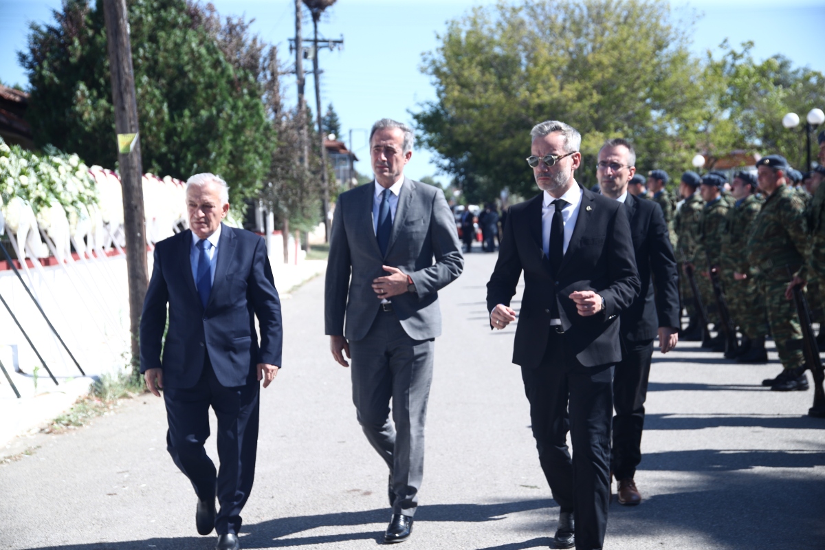 Το τελευταίο αντίο στον ήρωα πιλότο Περικλή Στεφανίδη (ΦΩΤΟ)