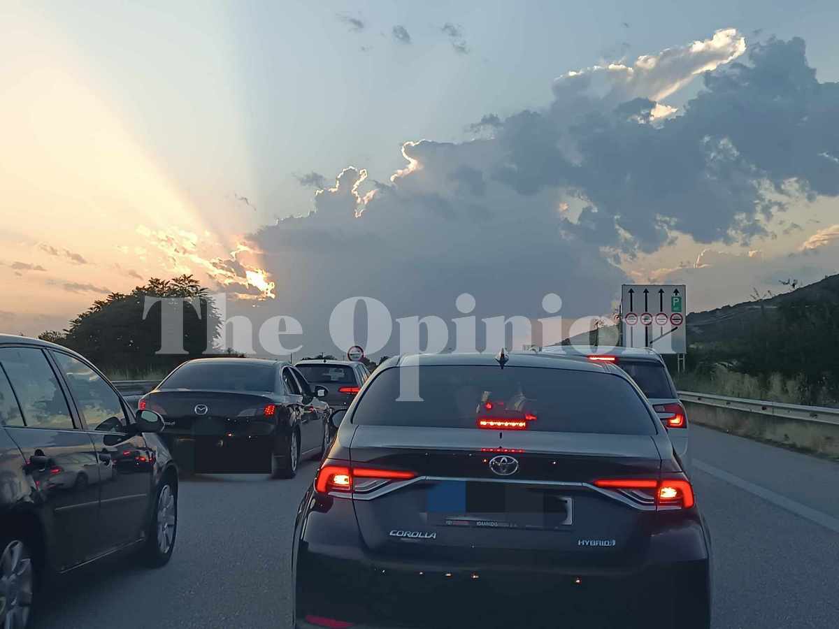 Με χαμηλές ταχύτητες στα διόδια της Ανάληψης – «Ουρά» 800 μέτρων (ΦΩΤΟ)