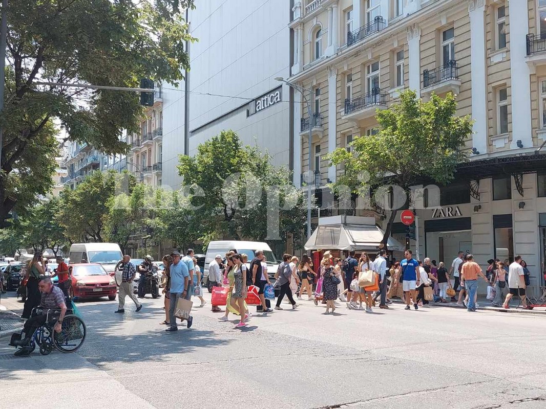 Θεσσαλονίκη: Πρεμιέρα για τις θερινές εκπτώσεις – Με φειδώ οι αγορές λόγω… διακοπών (ΦΩΤΟ+VIDEO)