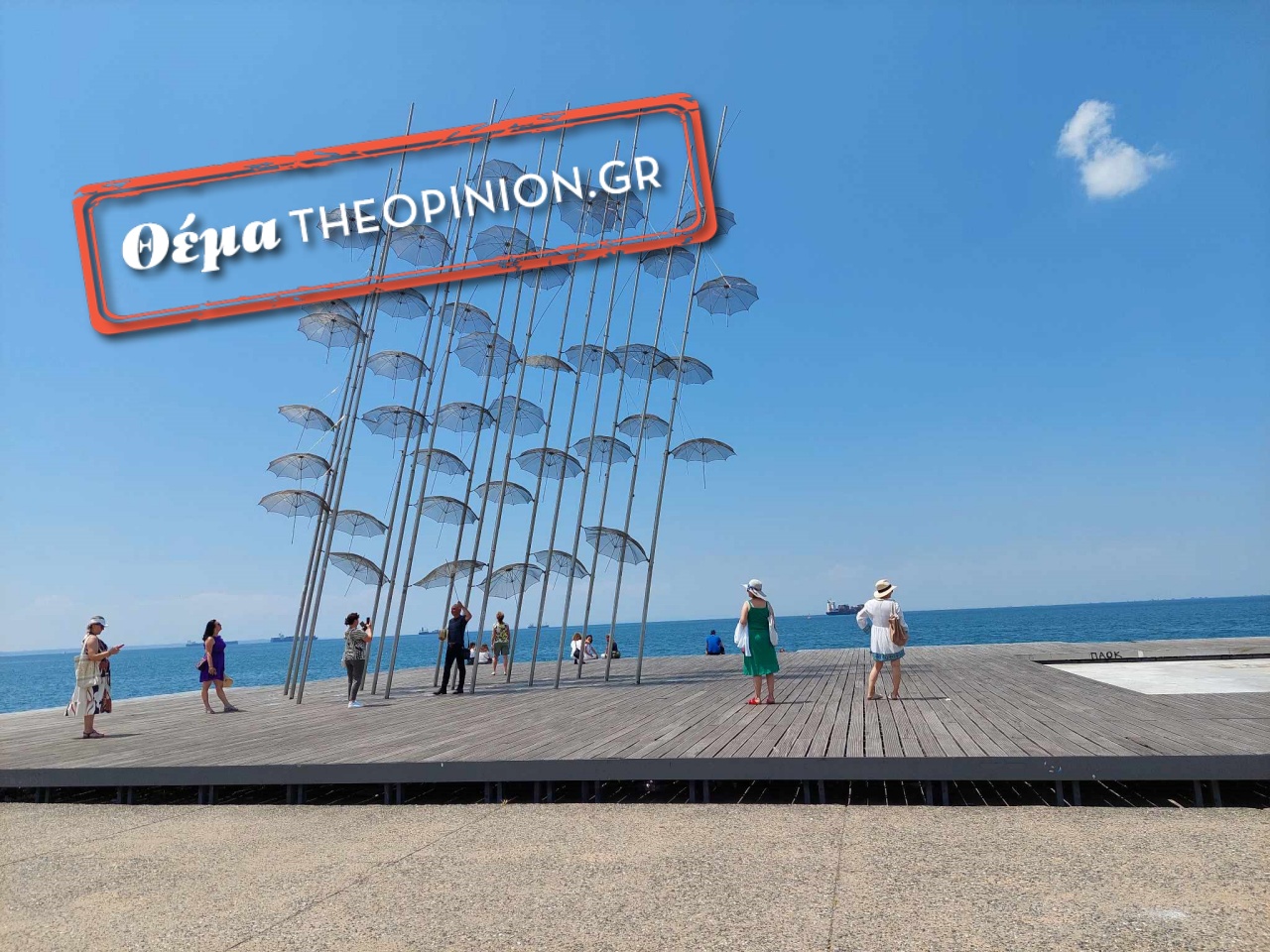 «Φεύγουν» για να… επιστρέψουν οι Ομπρέλες του Ζογγολόπουλου στη Νέα Παραλία της Θεσσαλονίκης