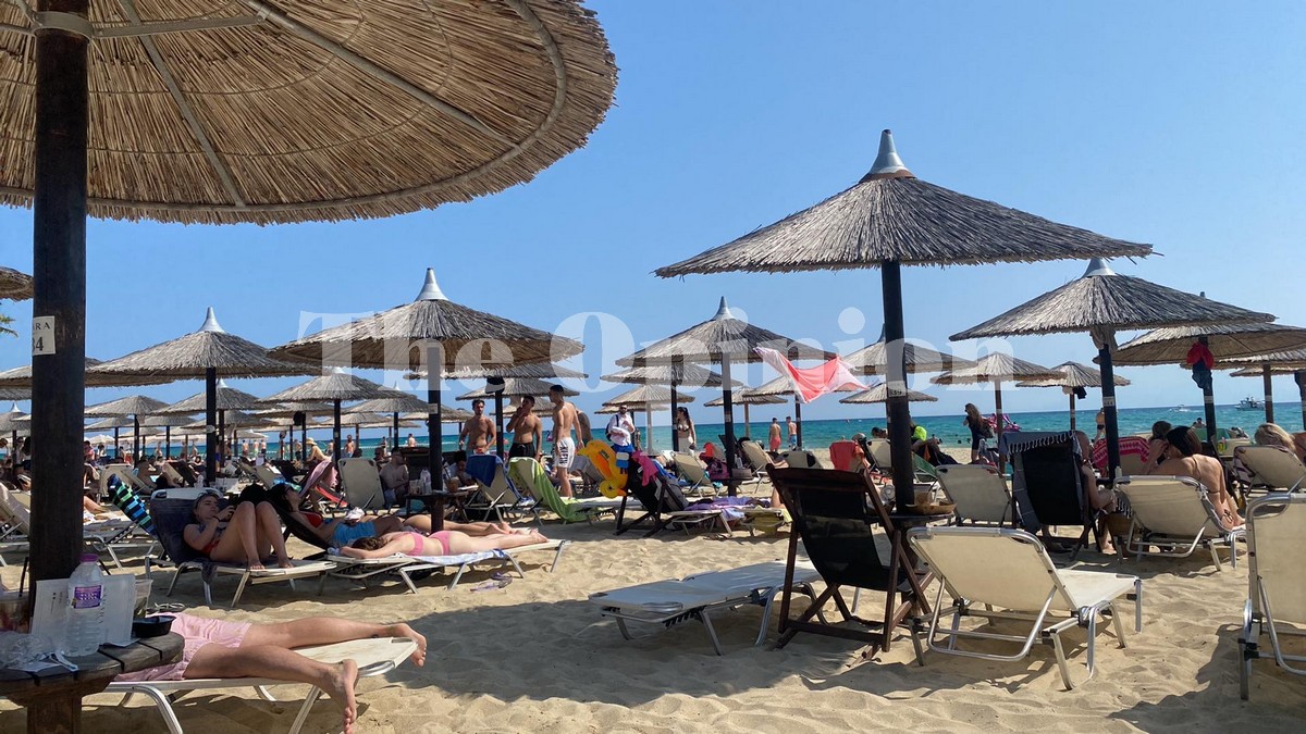 Χαλκιδική: Μητέρα καταγγέλλει ότι της απαγόρευσαν να ταΐσει το παιδί της σε beach bar (VIDEO)