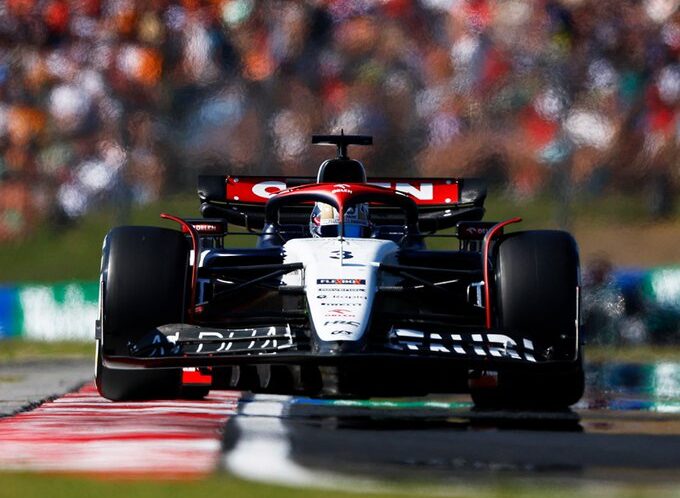 Η AlphaTauri αλλάζει γκαρνταρόμπα